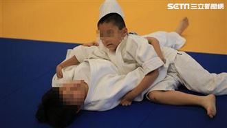 沒練「護身倒法」就摔　專業教練怒批