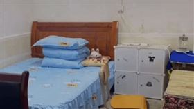 ▲女老師為生命奮鬥歷程拍照。（圖／翻攝自微信）