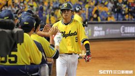 ▲中信兄弟二壘手王威晨4打數4安打跑回2分。（圖／記者劉彥池攝影）