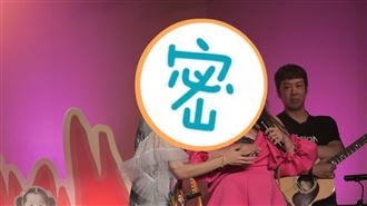 綜藝天后台上露內衣　豐滿身材全看光