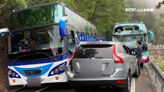 合歡山2遊覽車追撞　共18乘客送醫