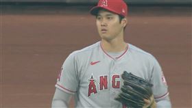 大谷翔平上場守外野。（圖／翻攝自推特）