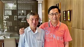 陳水扁與蔡啟芳合照（圖／翻攝自臉書）