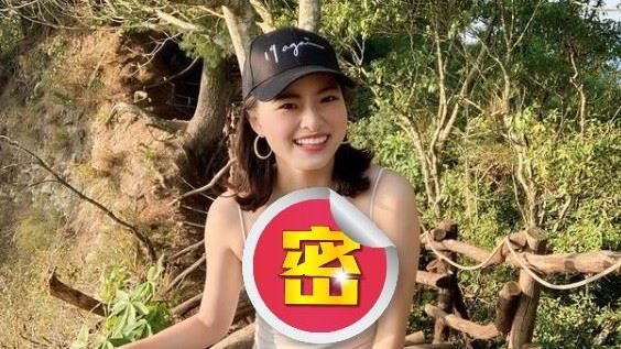美女主播曬爬山辣照　傲人胸線藏不住