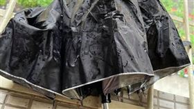 車禍,協助,送傘,道謝(翻攝自 爆怨2公社)