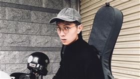 曾奪《超偶》冠軍！謝博安遇警察臨檢：啊你現在怎麼這樣？（圖／翻攝自謝博安IG）