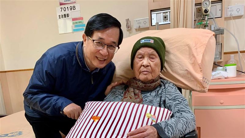 扁媽百日！陳水扁貼合照118字追思
