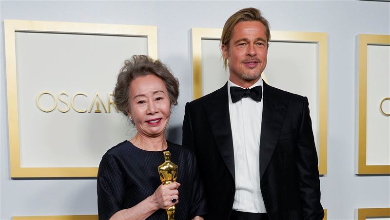 尹汝真奪奧斯卡　布萊德彼特招架不住