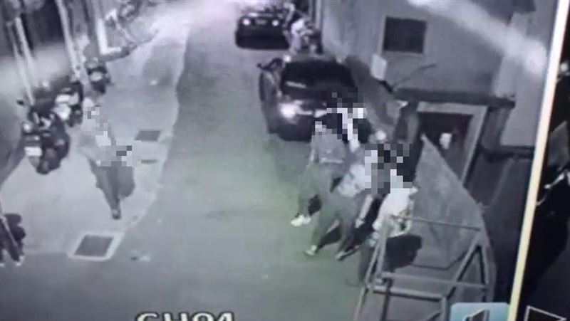不滿被叫移車　9惡煞包圍民宅開槍