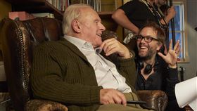 《父親》安東尼霍普金斯（左）與導演弗洛里安澤勒（右）。（圖／采昌國際多媒體提供）