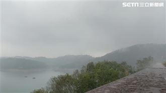雨神降臨！日月潭下滂沱大雨、積水了