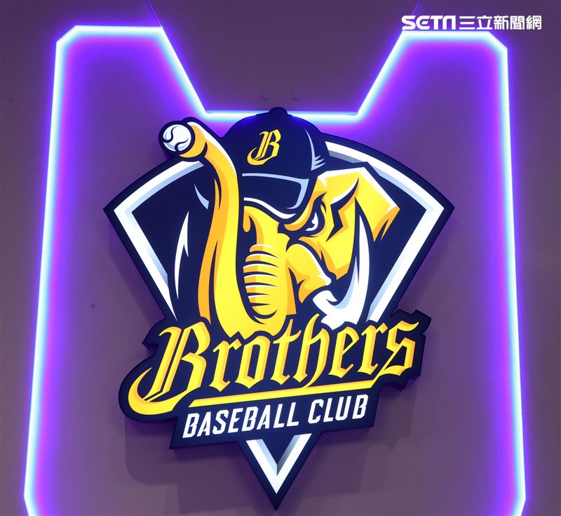 中信兄弟南港旗艦店2.0「B-SPACE」開幕。（記者邱榮吉/攝影）