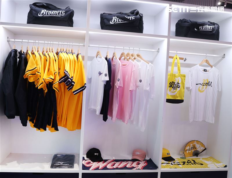 中信兄弟南港旗艦店2.0「B-SPACE」開幕。（記者邱榮吉/攝影）