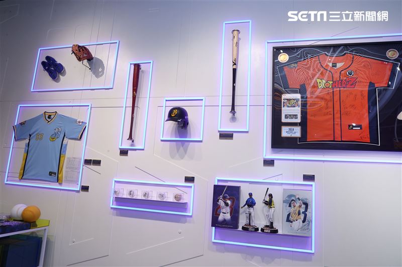 中信兄弟南港旗艦店2.0「B-SPACE」開幕。（記者邱榮吉/攝影）