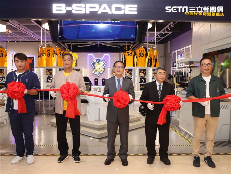 中信兄弟南港旗艦店2.0「B-SPACE」開幕。（記者邱榮吉/攝影）