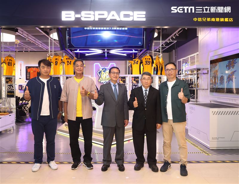中信兄弟南港旗艦店2.0「B-SPACE」開幕。（記者邱榮吉/攝影）