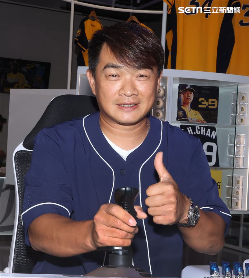 中信兄弟南港旗艦店2.0「B-SPACE」開幕。（記者邱榮吉/攝影）