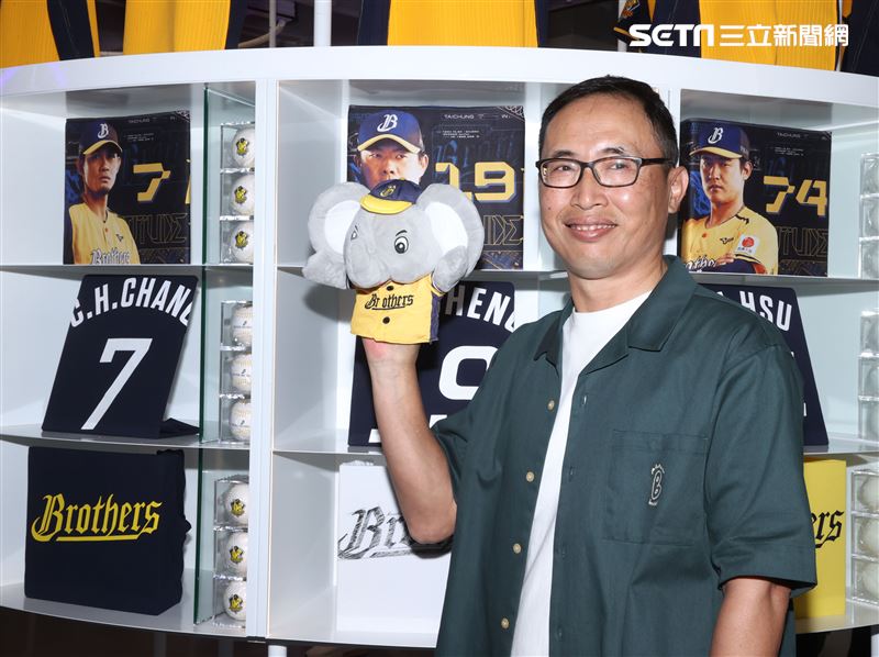 中信兄弟南港旗艦店2.0「B-SPACE」開幕。（記者邱榮吉/攝影）