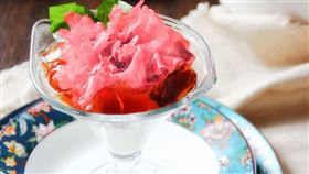 這一鍋餐飲集團，推出以「花」為主題的康乃馨限定甜品（圖／這一鍋餐飲集團提供）