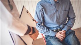 有些男性為了延長房事時間，選擇先隱忍不射。（示意圖／pixabay）