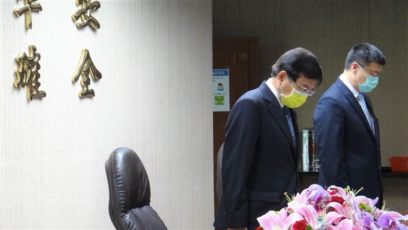 笑不出來　台鐵新局長杜微上任先默哀