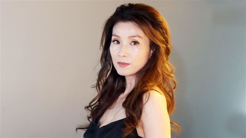 葉全真低胸爆性感　曝甲狀腺隱疾難處