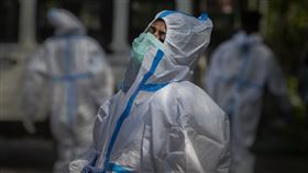印度疫情惡化，許多醫院已因病床與氧氣供給不足而持續拒絕收治病患。（圖／美聯社／達志影像）