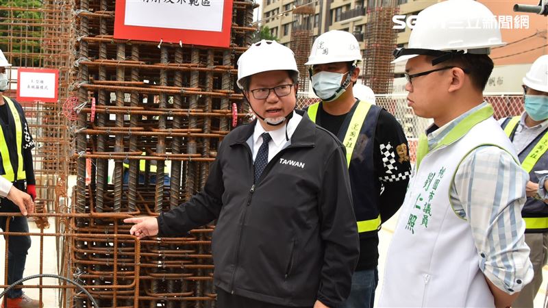 鄭文燦「闖工地」一日監工拚耐震社宅