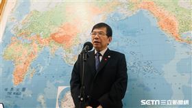 交通部長王國材回應台鐵工程缺失。（圖／記者陳宜加攝影）