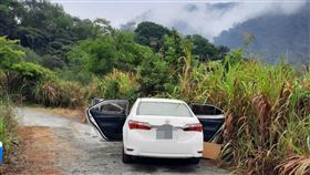 中橫3人疑燒炭輕生  檢警相驗釐清案情台中市和平區中橫公路旁產業道路25日發現有3人疑在車內燒炭輕生，檢方26日在東勢殯儀館進行相驗，釐清案情。（請珍惜生命。自殺防治專線（24小時）：0800-788-995；生命線：1995）（民眾提供）中央社記者郝雪卿傳真  110年4月26日