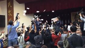 國民黨團財政委員會抗議。（圖／翻攝自賴士葆臉書）
