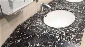 ▲貴陽機場公廁洗手台。（圖／翻攝自微信）