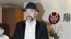 辛龍離開靈堂三月三十日，記者邱榮吉攝影