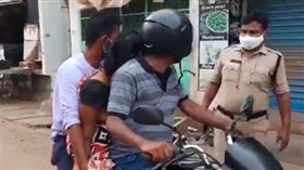 印度,新冠肺炎,惡化,機車,三貼