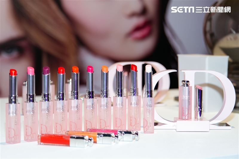 2021全新《迪奧癮誘粉漾潤唇膏》。（圖／記者楊澍攝影）