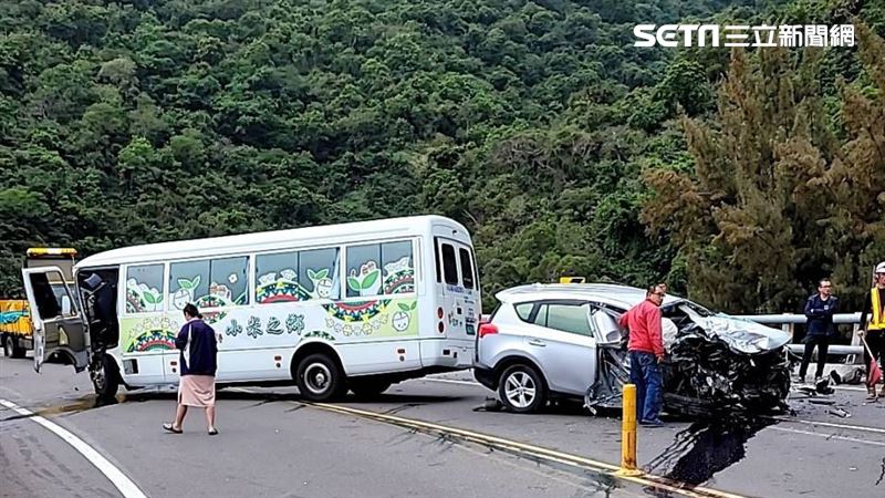新／休旅猛撞小巴　受困婦送醫後死亡