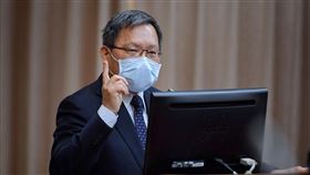 泛公股銀行有意接手花旗消金  財長：轉型好契機花旗集團將出售包含台灣在內的13個消費金融業務市場，立委關切泛公股銀行是否有機會接手，財政部長蘇建榮（圖）29日在立法院財政委員會表示，「已經有在跟對方接觸」，但目前才剛開始，一切都還要經過審慎評估。中央社記者王飛華攝  110年4月29日