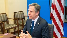 美國國務卿布林肯表示，美國和盟邦擔憂北京當局透過國有媒體和平台在海外宣傳和造謠，目的是干涉或破壞民主。（圖／翻攝自twitter.com/SecBlinken）
