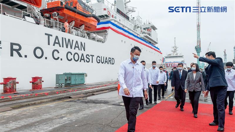 一個月2度主持船艦下水　小英示決心