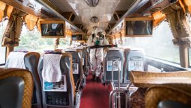 華航機師染疫案擴大  化學兵消毒接駁車輛華航機師染疫案擴大，國軍33化學兵群29日針對接駁車輛、人員動線等進行消毒。（軍聞社提供）中央社記者游凱翔傳真  110年4月29日