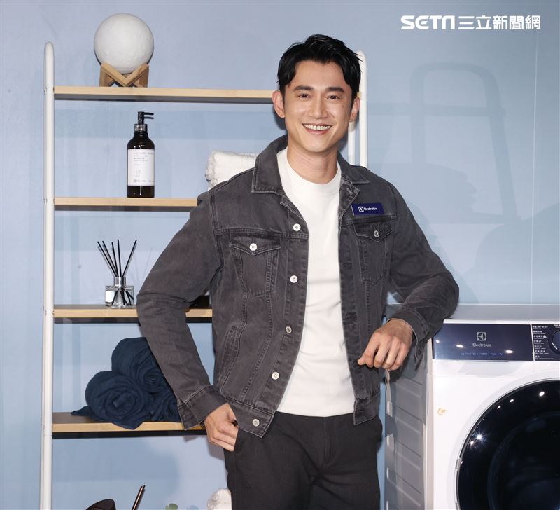 日前身體微恙的吳慷仁康復後出席伊萊克斯洗衣機發表會。（記者邱榮吉/攝影）