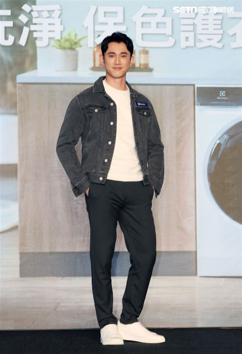 日前身體微恙的吳慷仁康復後出席伊萊克斯洗衣機發表會。（記者邱榮吉/攝影）