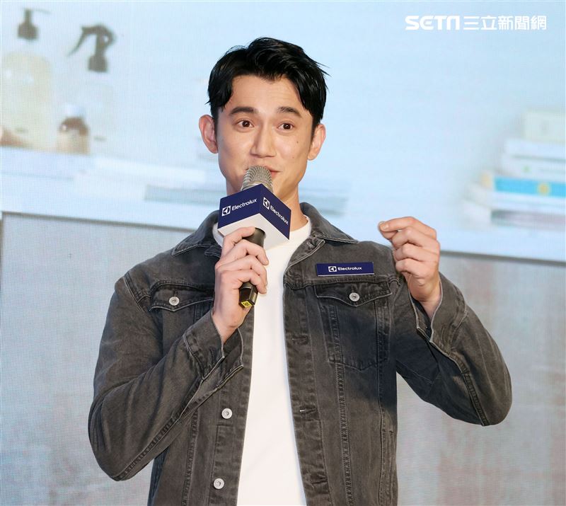 日前身體微恙的吳慷仁康復後出席伊萊克斯洗衣機發表會。（記者邱榮吉/攝影）