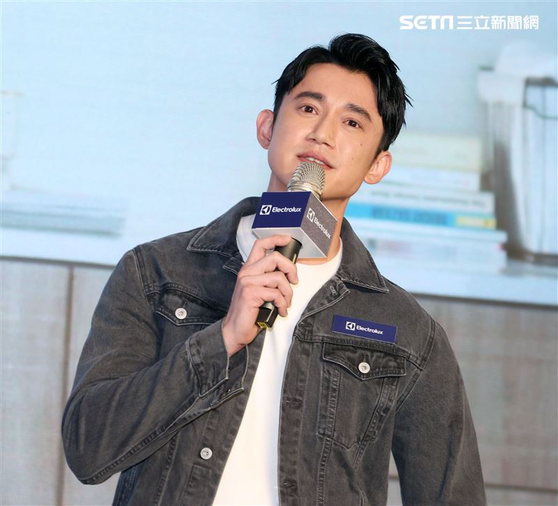 日前身體微恙的吳慷仁康復後出席伊萊克斯洗衣機發表會。（記者邱榮吉/攝影）