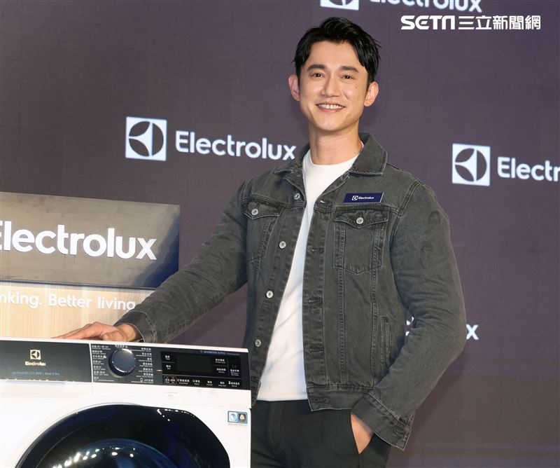 日前身體微恙的吳慷仁康復後出席伊萊克斯洗衣機發表會。（記者邱榮吉/攝影）