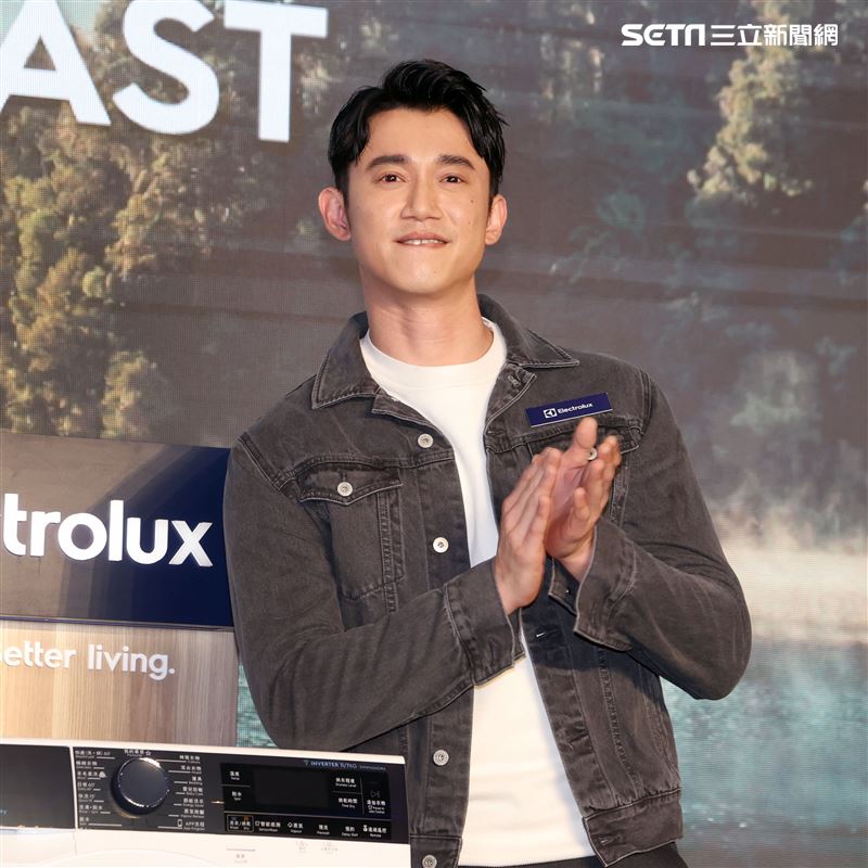 日前身體微恙的吳慷仁康復後出席伊萊克斯洗衣機發表會。（記者邱榮吉/攝影）