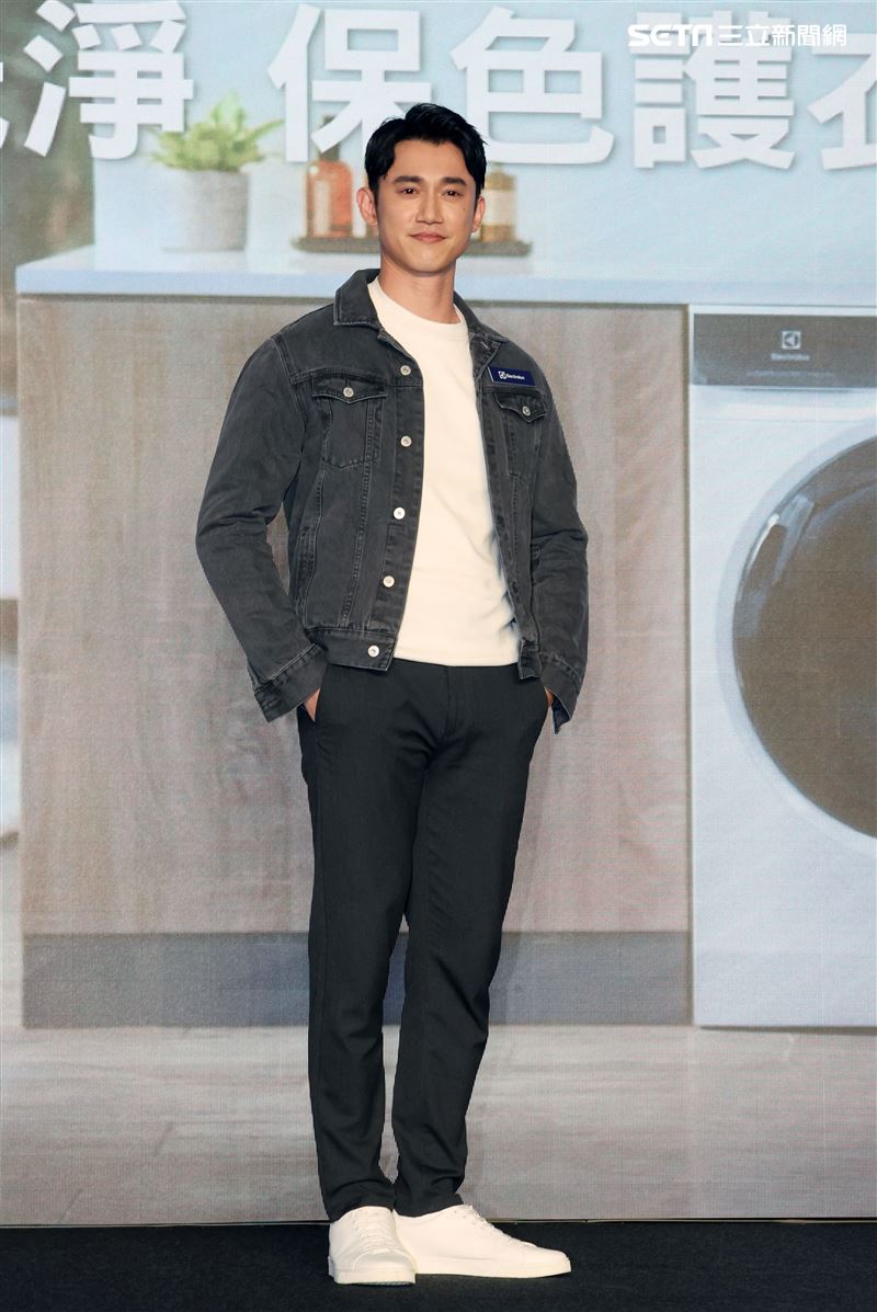 日前身體微恙的吳慷仁康復後出席伊萊克斯洗衣機發表會。（記者邱榮吉/攝影）
