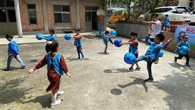 新北市以足球運動為題材培養偏鄉幼兒進行體適能遊戲。（圖／新北市幼兒體育委員會提供）