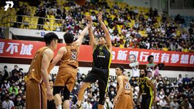 李德威因二級惡性犯規遭罰2萬5千元。（圖／PLG提供）