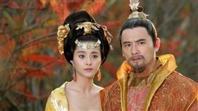 《大唐芙蓉園》中飾演楊貴妃的范冰冰及飾演唐玄宗的趙文瑄。（圖／《大唐芙蓉園》劇照）